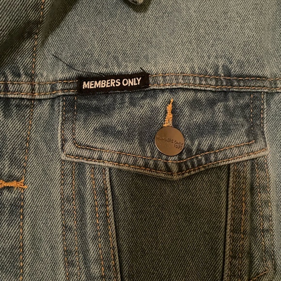 Denim looney tunes jacket - Picture 3 of 8